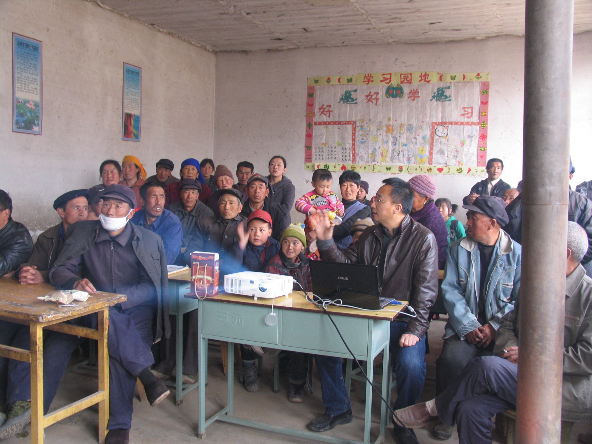 Jiaqi quinoa training with farmers